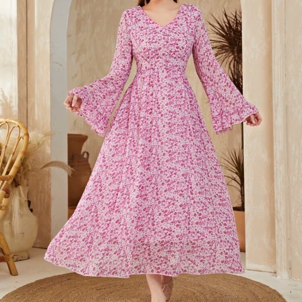 Selling this beautiful dress. Nothing wrong with it. Perfect for spring/summer